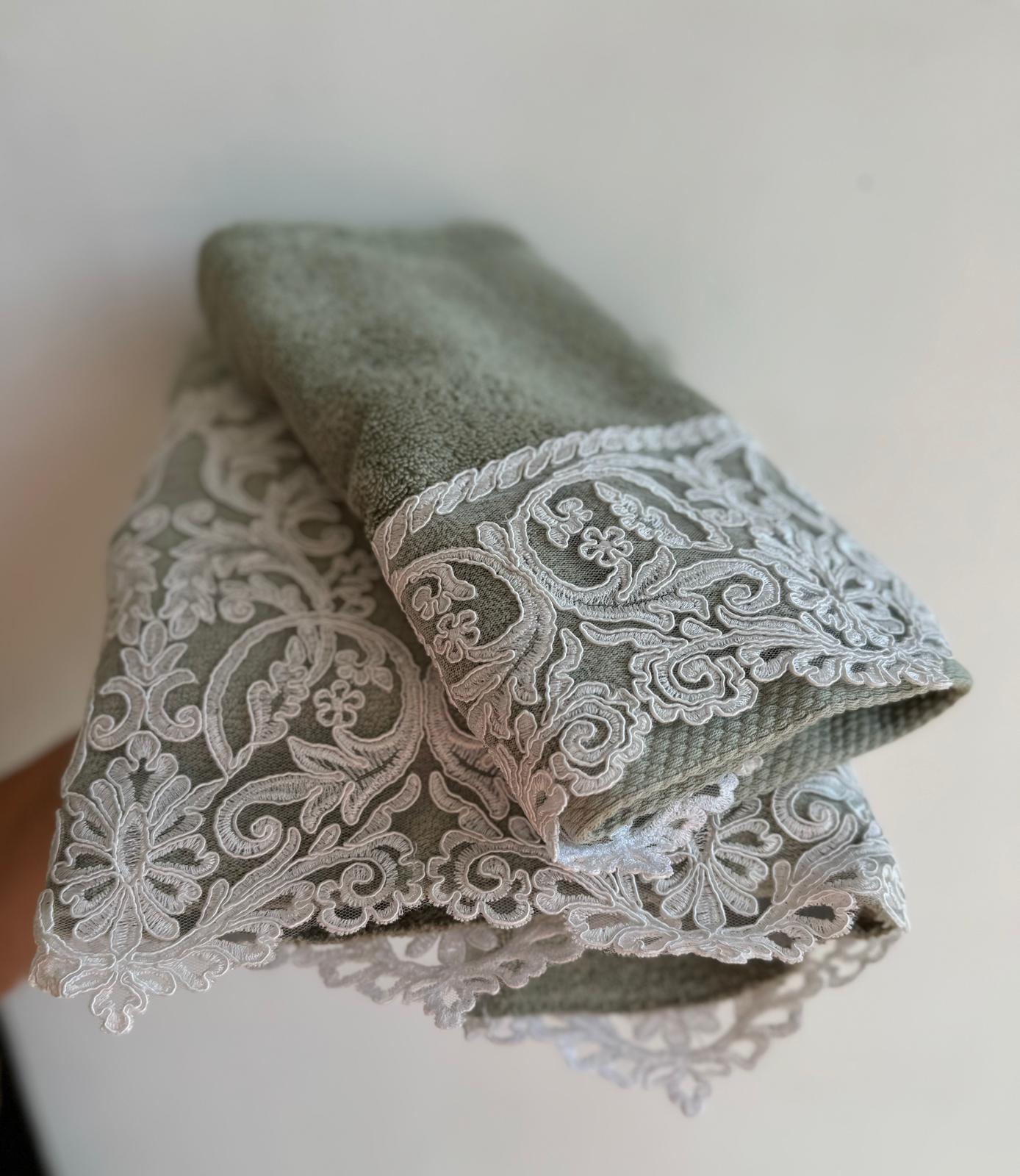 Set asciugamani viso + ospite in spugna con pizzo - FioriDiLena